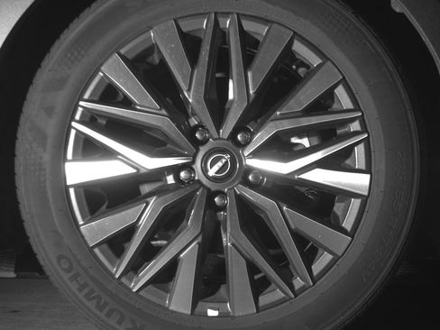 Used 2025 Nissan Altima 2.5 SV FWD image 13
