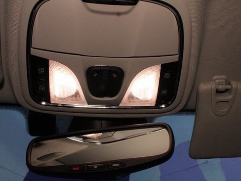 Used 2019 Jeep Cherokee Overland w/ Technology Group image 23