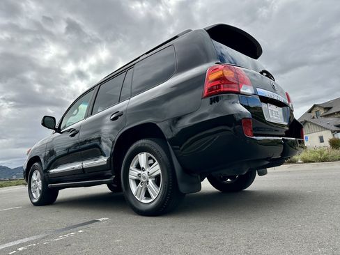 Used 2015 Toyota Land Cruiser image 7
