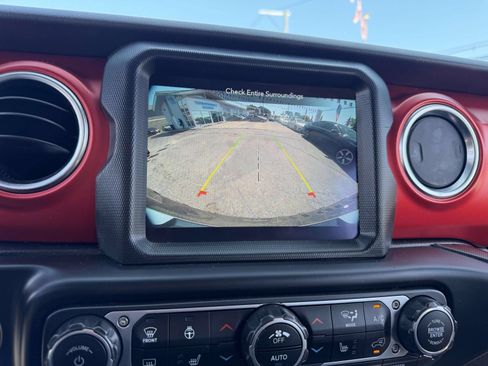 Used 2021 Jeep Wrangler Unlimited Rubicon w/ Uconnect 4C Nav & Sound Group AWD/4WD image 25