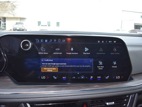 Used 2025 Chevrolet Suburban Z71 image 18