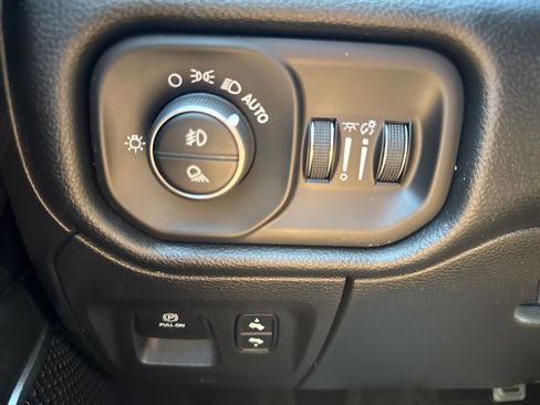 Used 2021 RAM 1500 Laramie AWD/4WD image 26