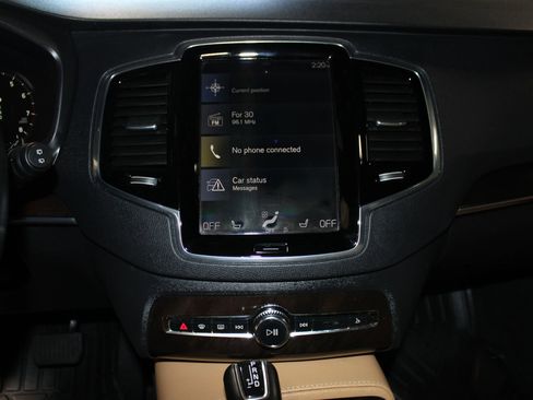 Used 2017 Volvo XC90 T6 Momentum w/ Vision Package AWD/4WD image 15