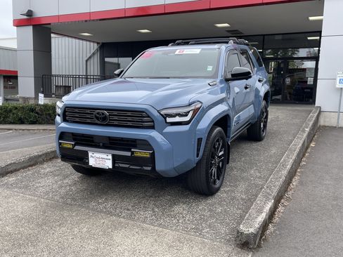 Certified 2025 Toyota 4Runner Platinum AWD/4WD image 3