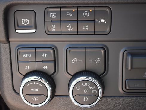 New 2026 Chevrolet Tahoe High Country AWD/4WD image 32