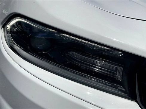 Used 2018 Dodge Charger SXT RWD image 31