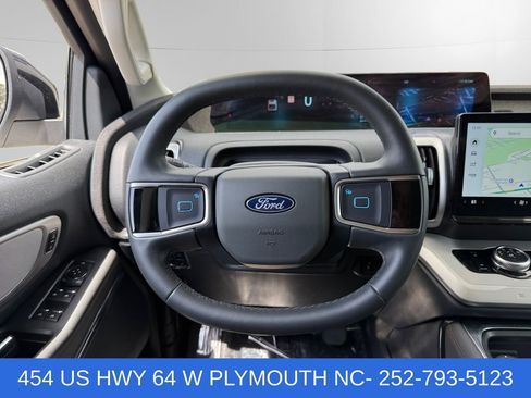 Used 2025 Ford Expedition Active AWD/4WD image 12