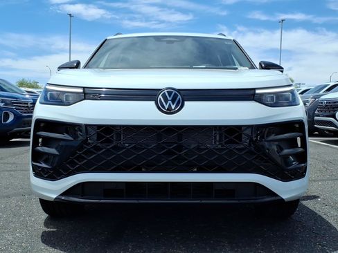 New 2026 Volkswagen Tiguan SE R-Line FWD image 2