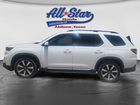 Used 2025 Honda Pilot Elite image 1