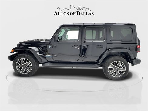 Used 2023 Jeep Wrangler Unlimited Sahara w/ Cold Weather Group image 6