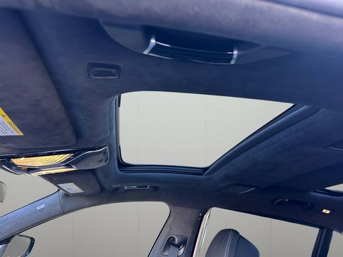 Used 2018 BMW M760i xDrive M760i xDrive image 24