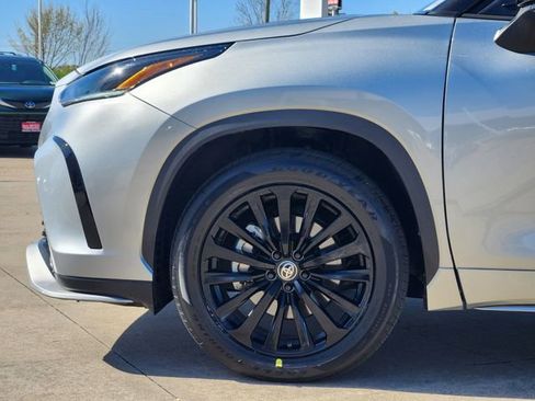 Certified 2025 Toyota Highlander XSE image 8