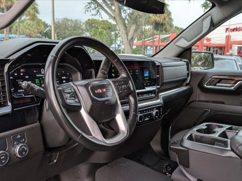 Used 2024 GMC Sierra 1500 SLE image 24