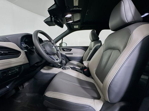 Used 2025 Subaru Forester Limited image 13