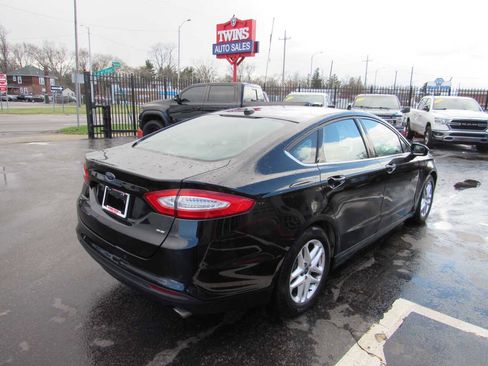 Used 2016 Ford Fusion SE image 5