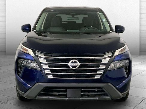 Used 2025 Nissan Rogue SV AWD/4WD image 2