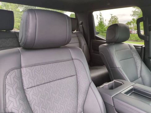 Used 2025 Toyota Tundra Limited AWD/4WD image 7