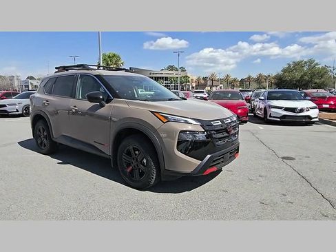 Used 2025 Nissan Rogue SV AWD/4WD image 30