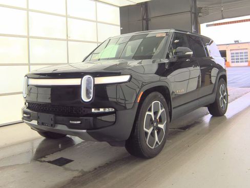 Used 2024 Rivian R1S Adventure AWD/4WD image 1
