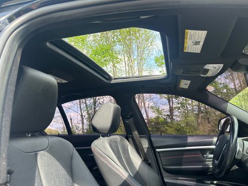 Used 2018 BMW 330i Sedan RWD image 21