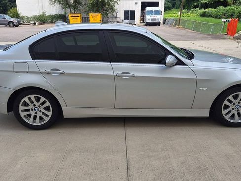 Used 2006 BMW 325i Sedan RWD image 8