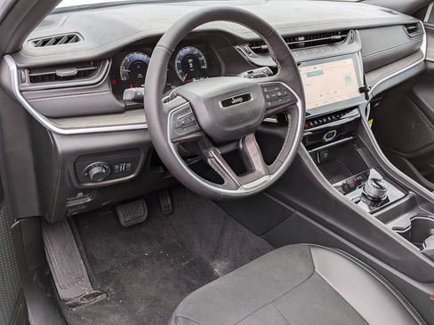 New 2026 Jeep Grand Cherokee Altitude image 10