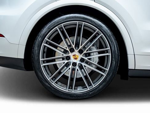 Used 2021 Porsche Cayenne Turbo image 20