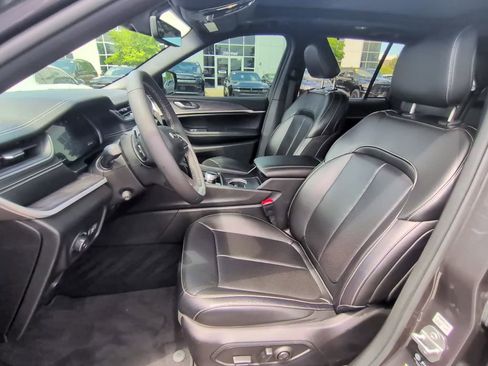 Used 2024 Jeep Grand Cherokee L Altitude AWD/4WD image 11