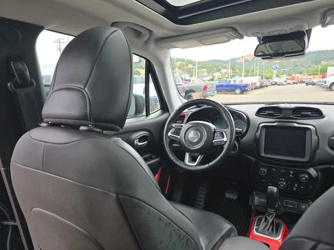 Used 2021 Jeep Renegade Trailhawk w/ Sun & Sound Group AWD/4WD image 10