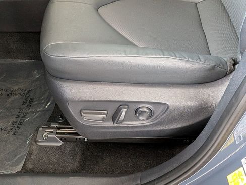 Certified 2025 Toyota Grand Highlander FWD image 12