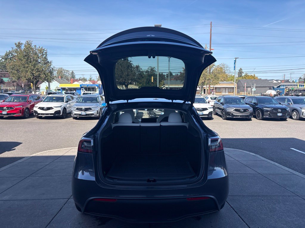Used 2023 Tesla Model Y Performance AWD/4WD image 9