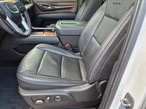 Used 2021 GMC Yukon Denali w/ Denali Ultimate Package AWD/4WD image 16