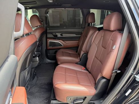 Used 2024 Kia Telluride EX w/ EX Captain's Chair Package FWD image 32