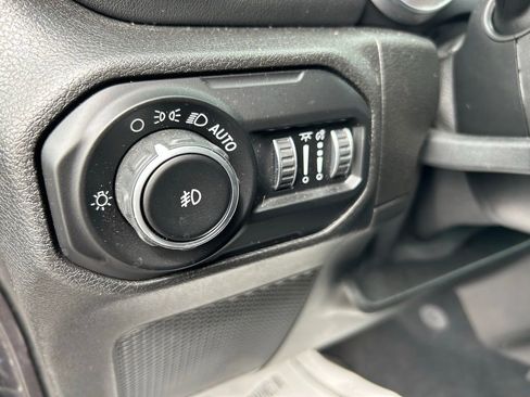 Used 2020 Jeep Wrangler Unlimited Sahara image 14