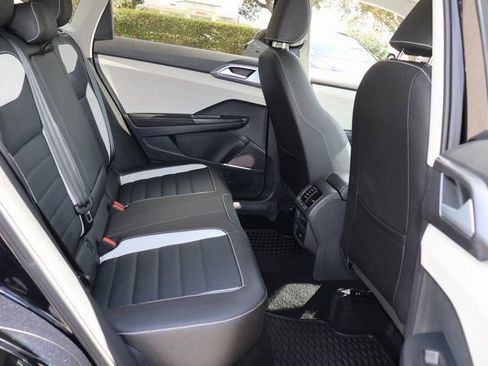 Certified 2025 Volkswagen Taos SEL image 17