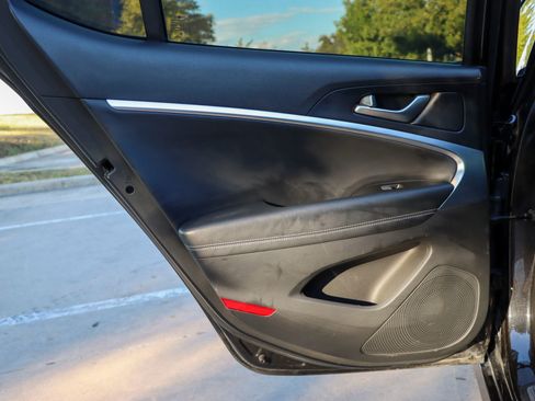 Used 2019 Genesis G70 2.0T Advanced image 11