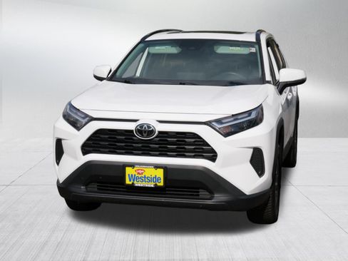 Used 2022 Toyota RAV4 XLE w/ Convenience Package AWD/4WD image 2