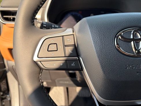 Used 2026 Toyota Highlander Platinum AWD/4WD image 23