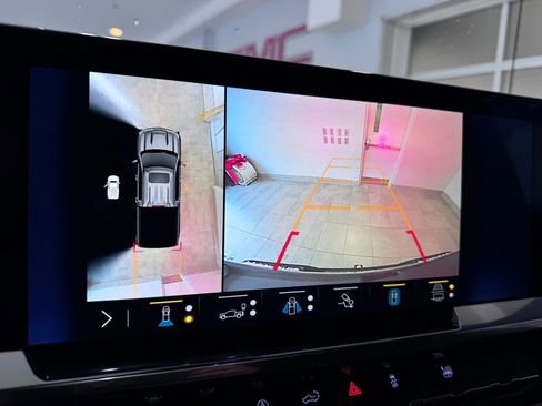 Certified 2023 Chevrolet Silverado 1500 High Country w/ High Country Premium Package image 19