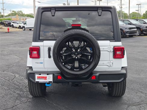 Used 2023 Jeep Wrangler Sahara image 16