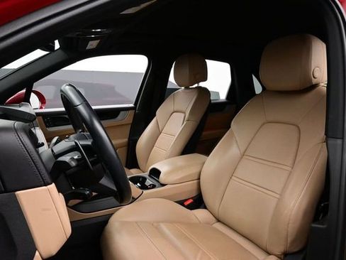 Certified 2024 Porsche Cayenne AWD/4WD image 5