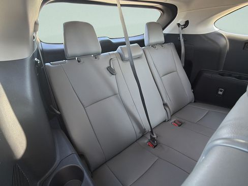 Used 2022 Toyota Highlander XLE FWD image 13