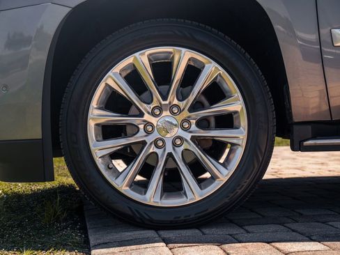 Used 2018 Cadillac Escalade Luxury AWD/4WD image 15