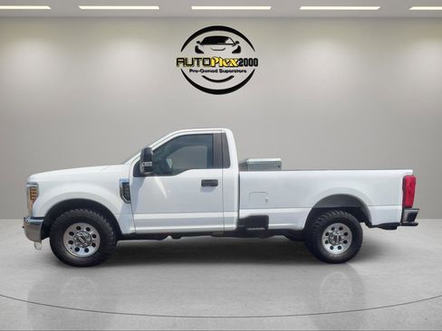 Used 2018 Ford F250 XL w/ Power Equipment Group RWD image 4