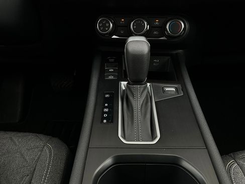 Used 2025 Nissan Kicks SV image 21