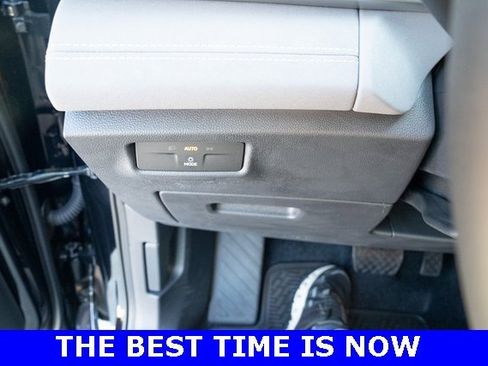 New 2025 Volkswagen Tiguan SE image 24