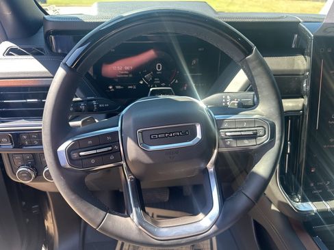 Used 2025 GMC Yukon Denali w/ Denali Reserve Package image 21