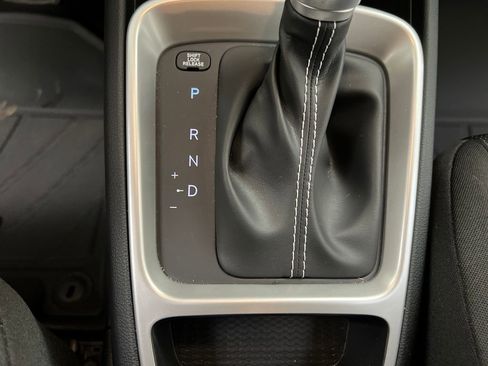 Used 2025 Hyundai Venue SE FWD image 43