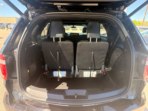 Used 2017 Ford Explorer XLT w/ Equipment Group 202A AWD/4WD image 11