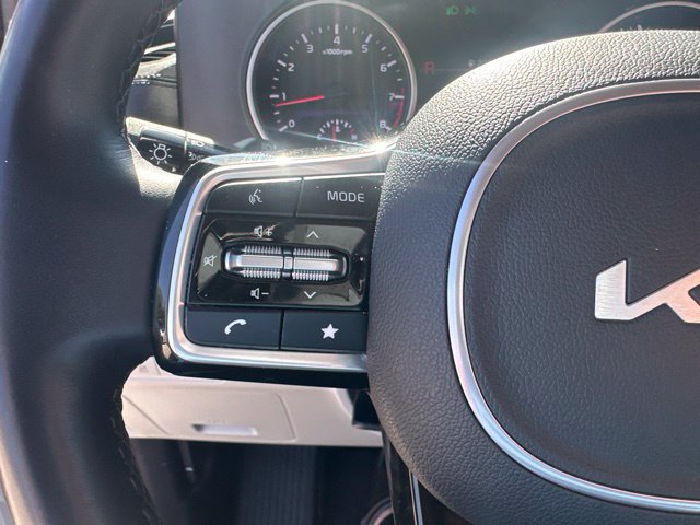 Used 2024 Kia Carnival LX FWD image 18